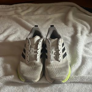 Adidas running shoe Size 4 super response